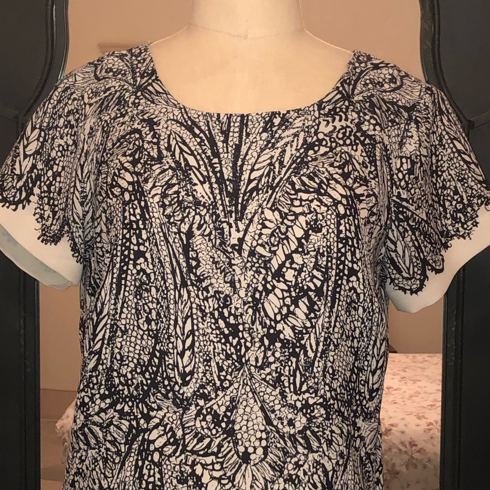 Pretty statement top - Picture 2 of 4